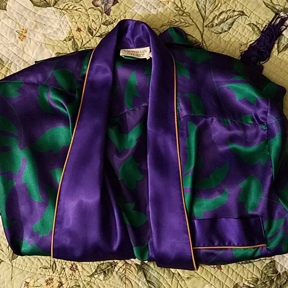 Vintage Victoria's Secret Gold Label Robe - Picture 1 of 16